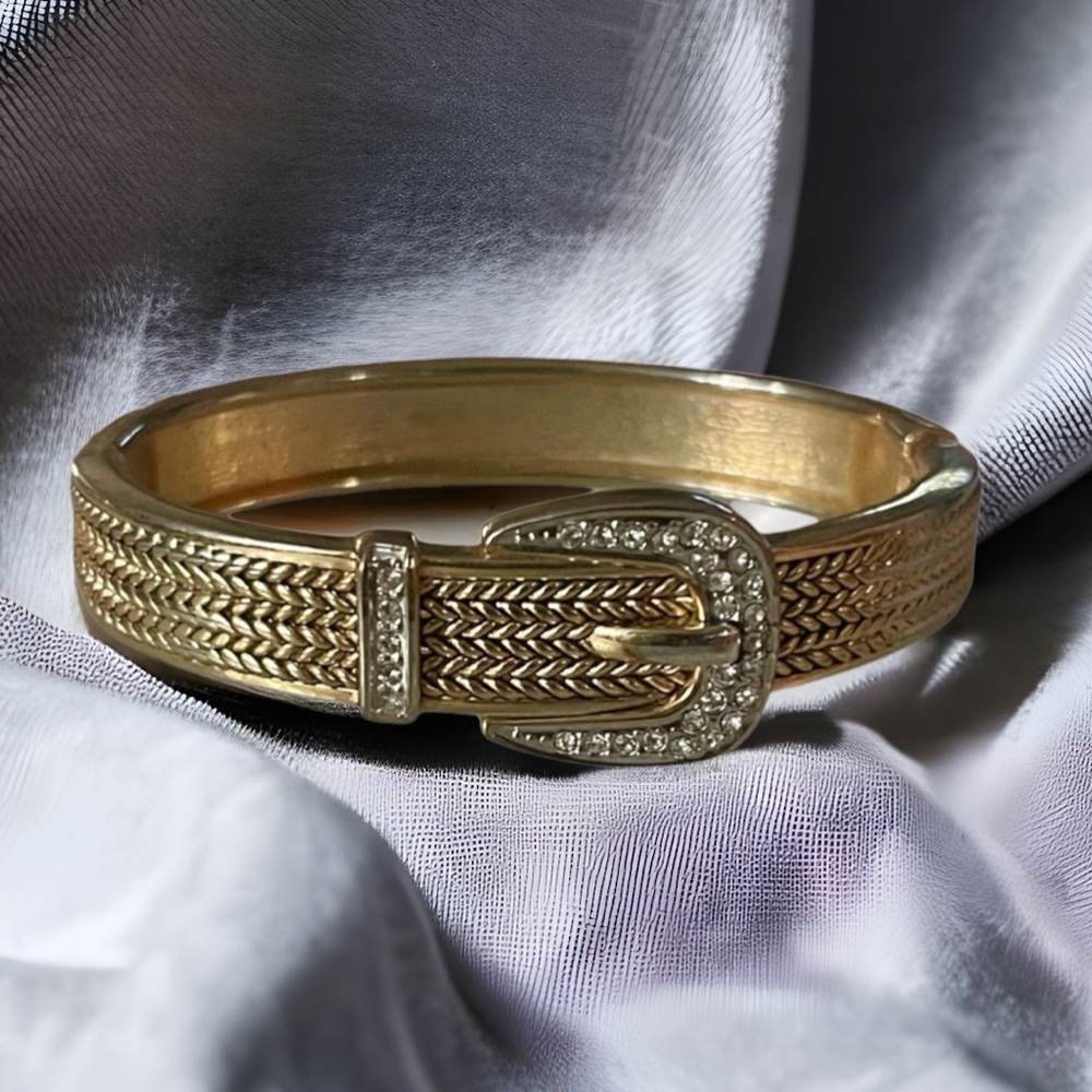 Hinged rhinestone buckle bracelet